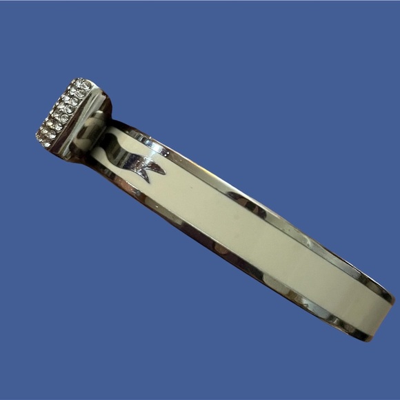 BRIGHTON HARD TO FIND “MY FLAT IN LONDON” BOW BRACELET - Picture 3 of 3